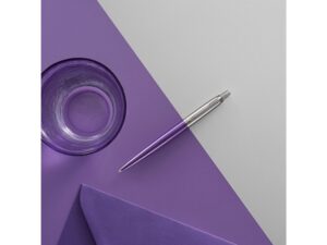 Шариковая ручка Parker Jotter Victoria Violet Chrome CT, стержень:M, цвет чернил: blue в подарочной блистерной упаковке — изображение 5
