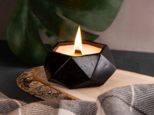 Свеча в декоративном стакане Geometry, черный — изображение 9