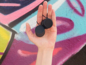 Портативная колонка TWS YoYo Mono, черный — изображение 4