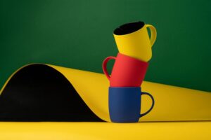 Кружка Surprise Touch Black c покрытием софт-тач, желтая — изображение 3