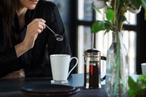 Кружка Select, белая с золотистой отводкой — изображение 3