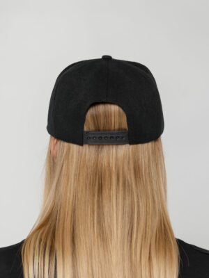 Бейсболка Snapback с прямым козырьком, черная — изображение 7