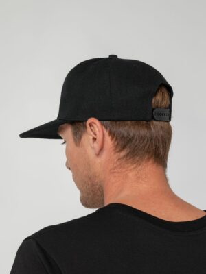 Бейсболка Snapback с прямым козырьком, черная — изображение 5