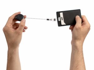 Ретрактор Attach New с ушком под ленту, черный — изображение 5