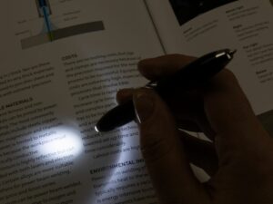 Ручка-спиннер Flipen с фонариком, черная — изображение 6