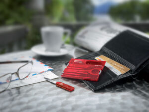 Швейцарская карточка VICTORINOX SwissCard Classic, 10 функций, полупрозрачная красная — изображение 6