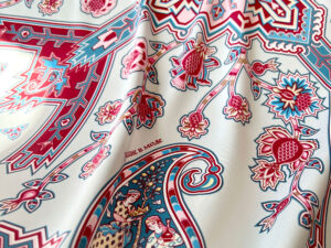 Платок Кавказский скакун — изображение 3