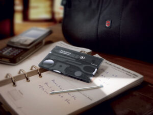Швейцарская карточка VICTORINOX SwissCard Lite, 13 функций, полупрозрачная чёрная — изображение 3