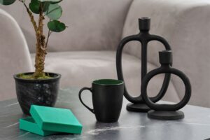 Кружка Bright Tulip, матовая, черная с зеленым — изображение 3