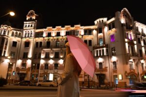 Зонт складной Manifest Color со светоотражающим куполом, красный — изображение 6