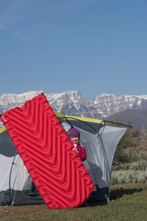 Надувной коврик Insulated Static V Luxe, красный — изображение 11