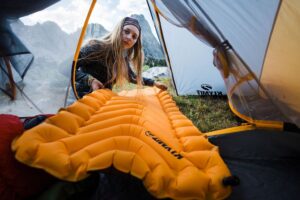 Надувной коврик Insulated Static V Lite, оранжевый — изображение 10