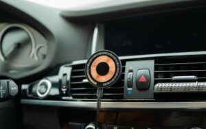Держатель для смартфона Cooper Auto Wireless с беспроводной зарядкой, черный — изображение 8