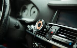 Держатель для смартфона Cooper Auto Wireless с беспроводной зарядкой, черный — изображение 11