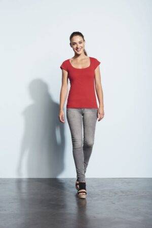Футболка женская Melrose 150 с глубоким вырезом, красная — изображение 4