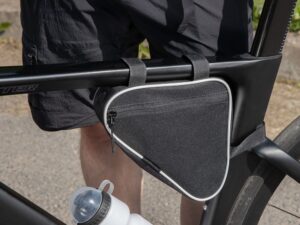 Велосумка на раму BikeLine Mini, черная с белым — изображение 6
