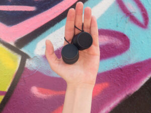 Портативная колонка TWS YoYo Mono, черный — изображение 4