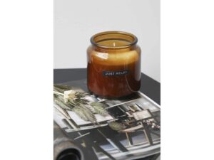 Ароматизированная свеча Wellmark Let's Get Cozy 650 г с ароматом кедрового дерева - Amber heather — изображение 5
