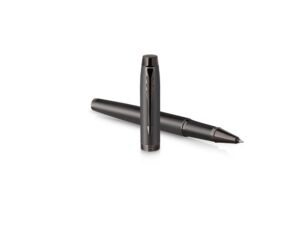 Ручка роллер Parker IM Monochrome Black, стержень:F, цвет чернил: black, в подарочной упаковке. — изображение 3