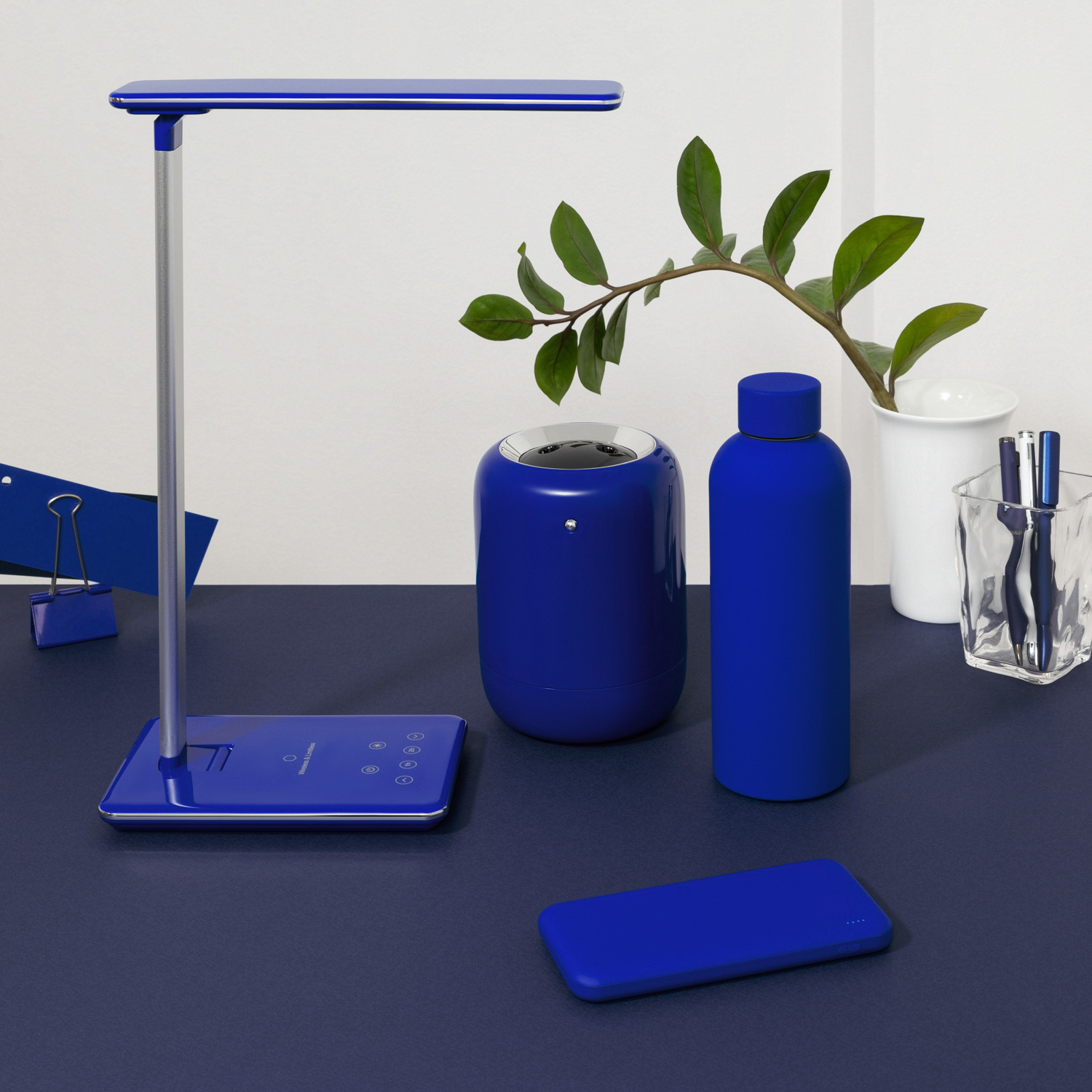 Настольная лампа c беспроводной зарядкой Lumos Ultramarine, синяя — изображение 10
