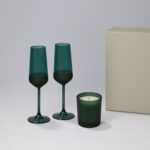 Подарочный набор свеча Enigma + 2 бокала для шампанского Emerald в серой коробке