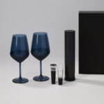 Подарочный набор 2 бокала для вина Sapphire + набор для вина с электрическим штопором Sacramento, в черной коробке