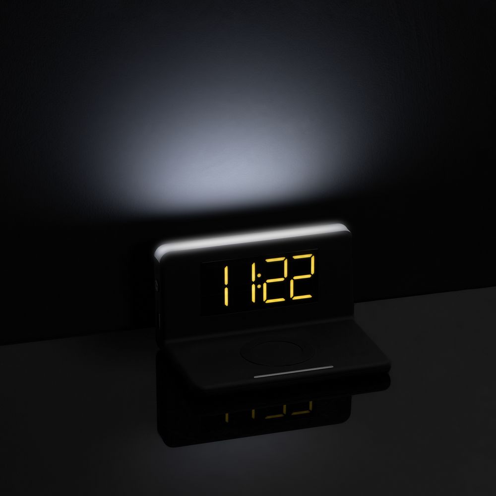 Часы настольные с беспроводным зарядным устройством Pitstop, черные — изображение 8