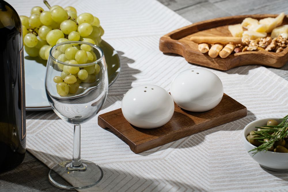 Набор из солонки и перечницы Piacente, белый — изображение 9