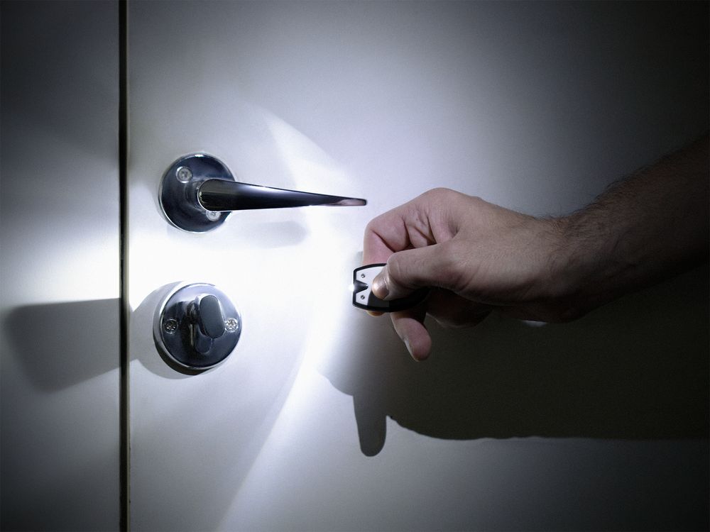 Брелок-фонарик Vivid, ver.2, белый с черным — изображение 4