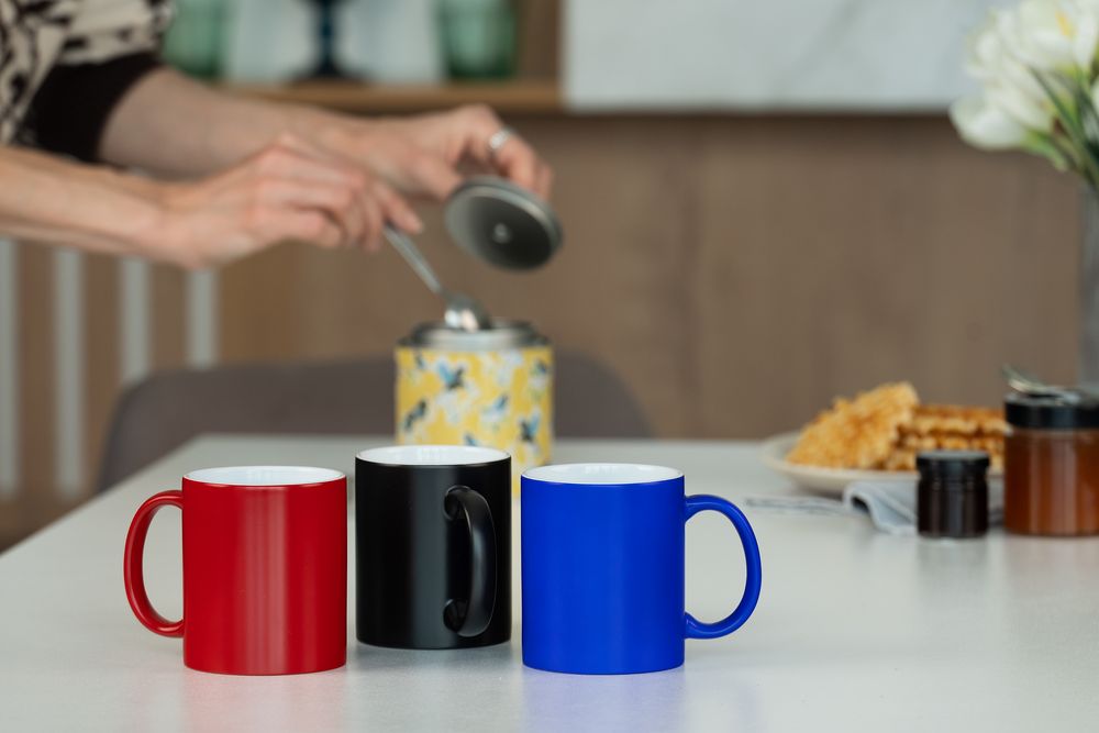 Кружка «Хамелеон», глянцевая, красная — изображение 6