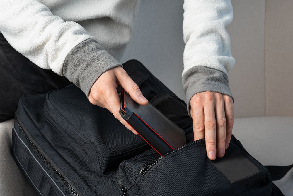 Автобумажник Arrival, черный с красным — изображение 8