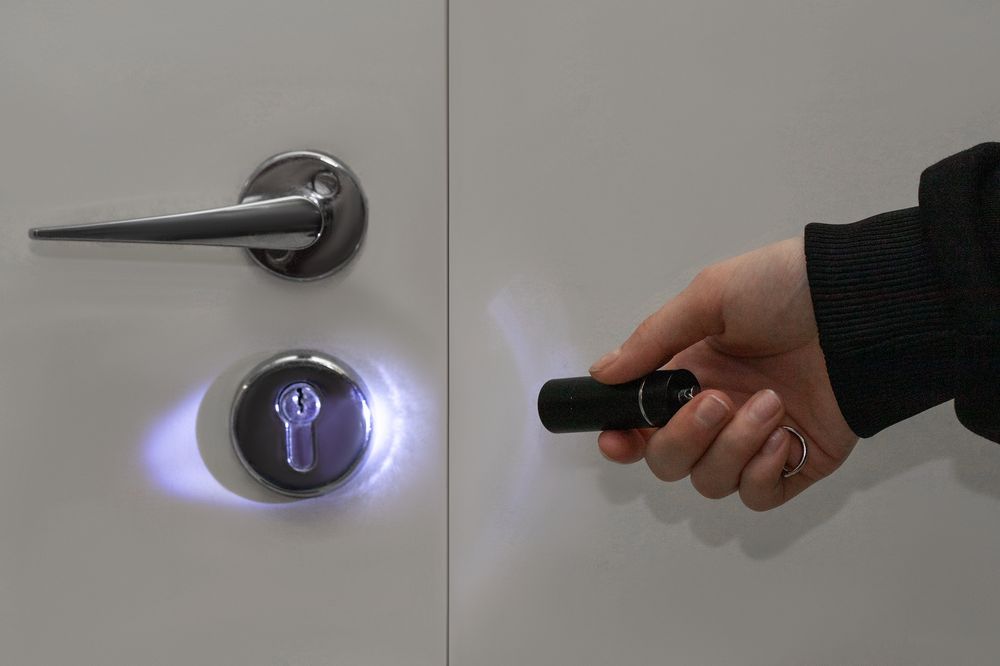 Брелок-фонарик Click Ray, ver.2, черный — изображение 6