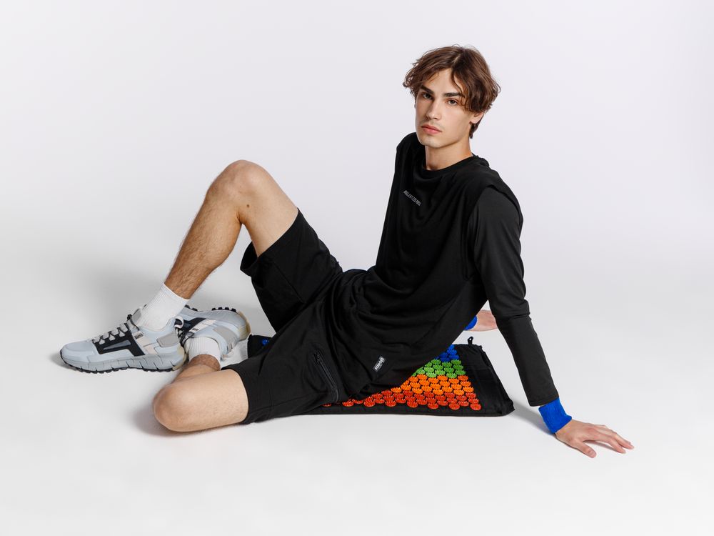 Массажный акупунктурный коврик с валиком Iglu, разноцветный — изображение 9