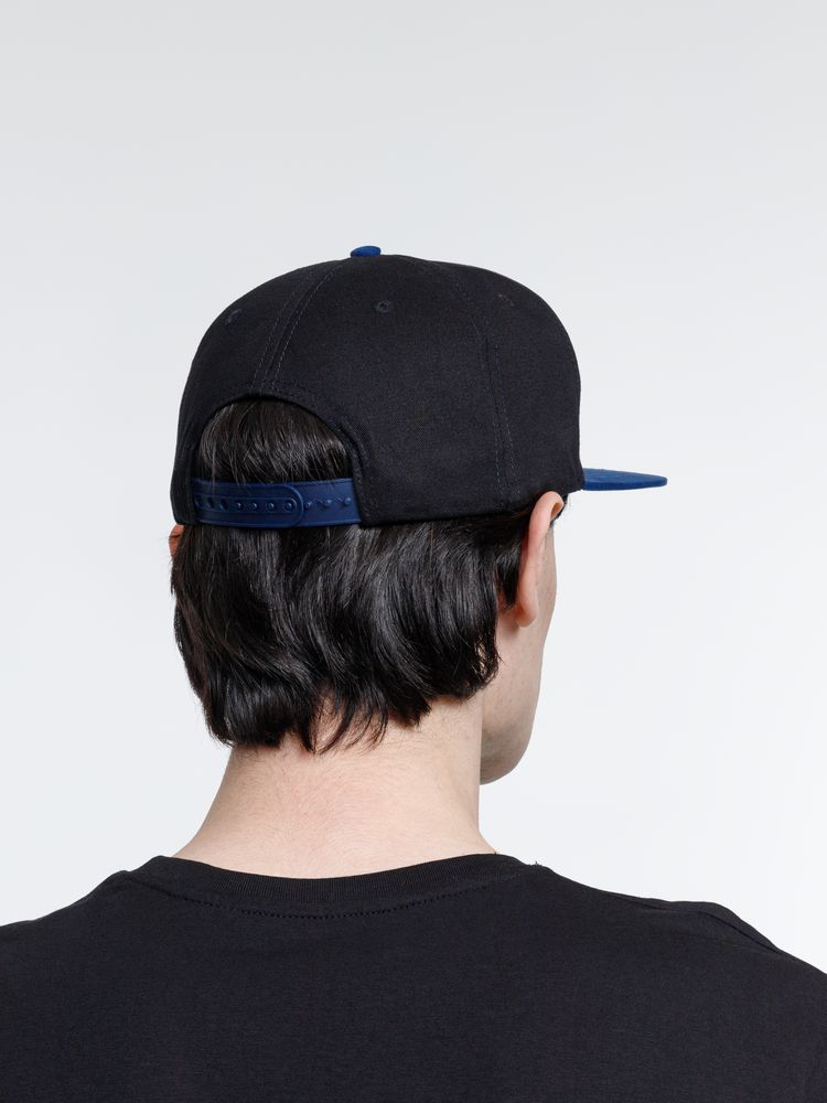 Бейсболка Foreside с прямым козырьком, черная с синим — изображение 7