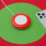 Беспроводное зарядное устройство со встроенным кабелем 2-в-1 Disc, красный