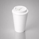 Пластиковый стакан Take away с двойными стенками и крышкой с силиконовым клапаном, 350 мл, белый
