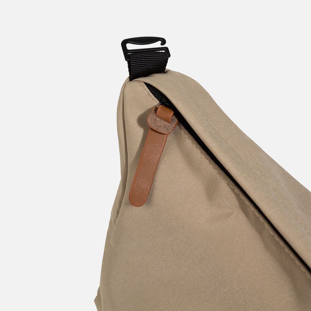 Косметичка дорожная XS01, бежевая — изображение 4