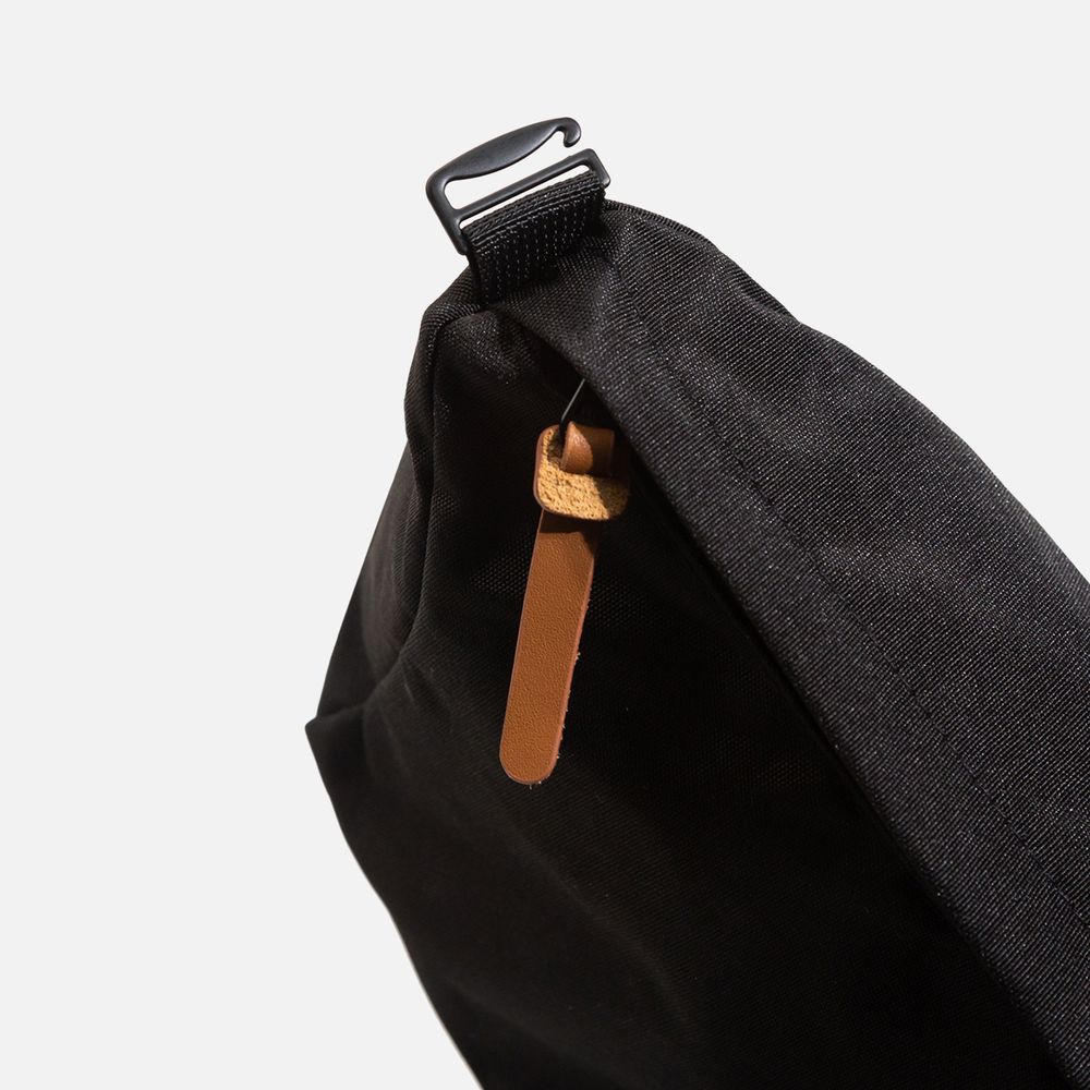 Косметичка дорожная XS01, черная — изображение 4