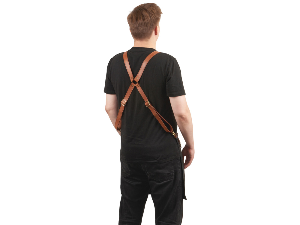 Фартук из натуральной кожи флотер Материал: натуральная кожа КРС, цвет фартука: черный, цвет ремней: светлый бук, фурнитура из металлического сплава ЦАМ, цвет фурнитуры: антик, размер универсальный — изображение 4