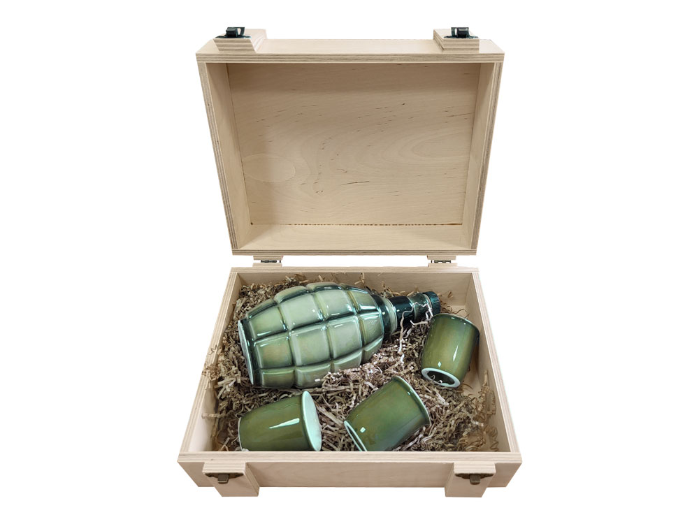 Набор День Победы: штоф Граната-лимонка 500 мл, 3 стопки — изображение 2