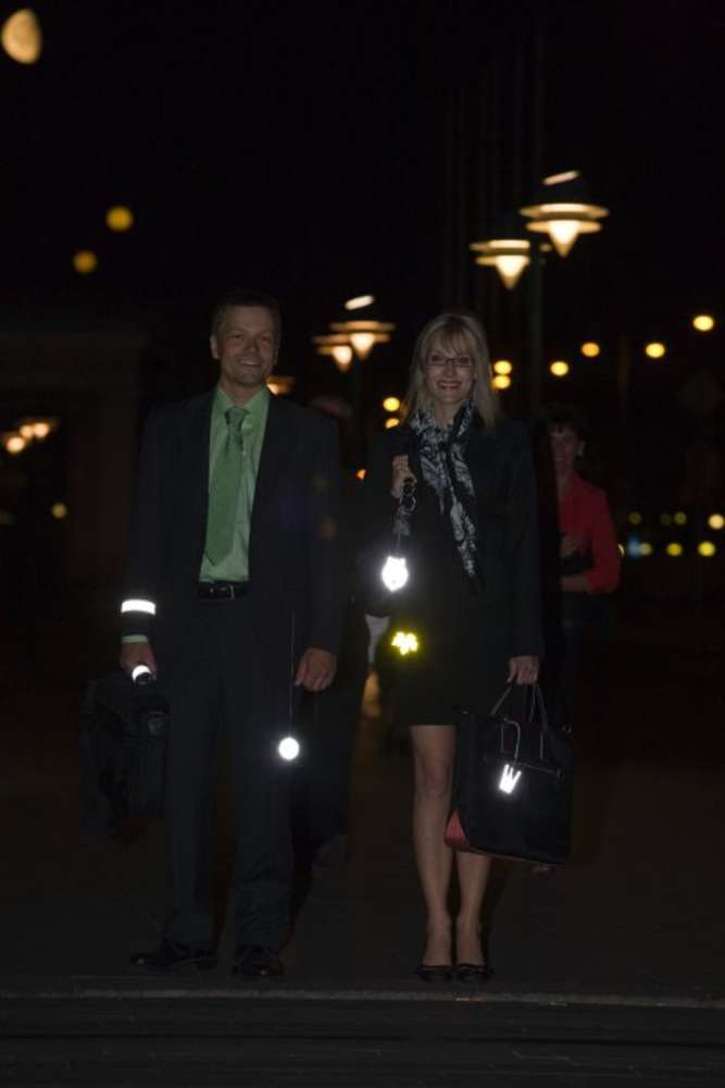 Пешеходный светоотражатель «Сердце», красный — изображение 3