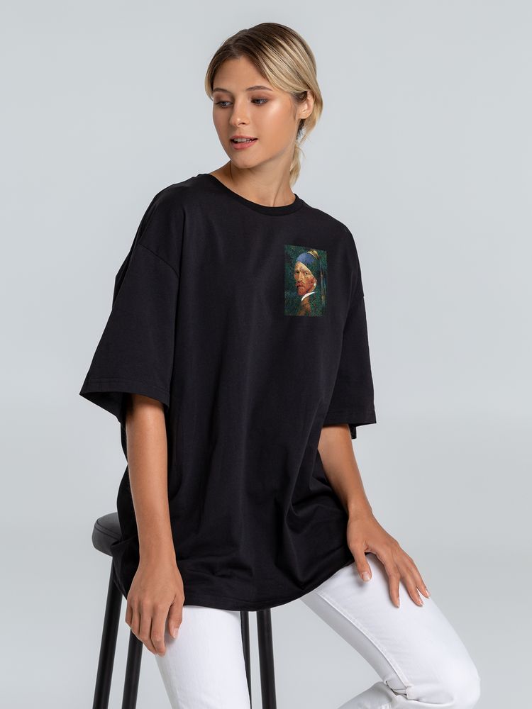 Футболка оверсайз «Мужчина с жемчужной сережкой», черная — изображение 3