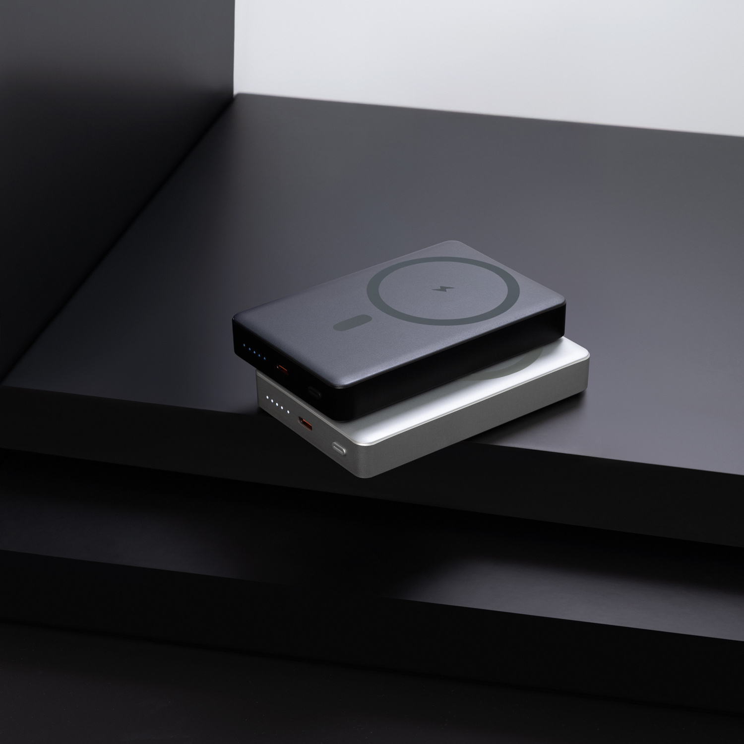 Внешний аккумулятор Атлантис Плюс PD (Atlantis PD Plus) 10000mAh с функцией беспроводной зарядки 15W, черный — изображение 9