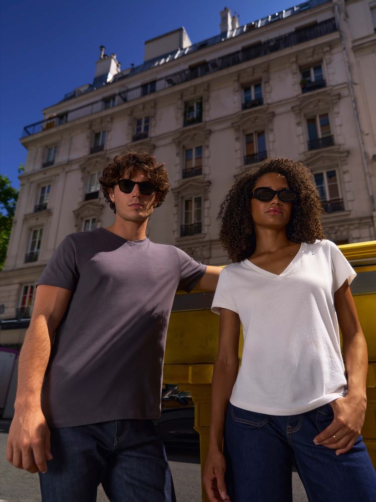 Футболка унисекс Regent с V-образным вырезом, белая — изображение 7