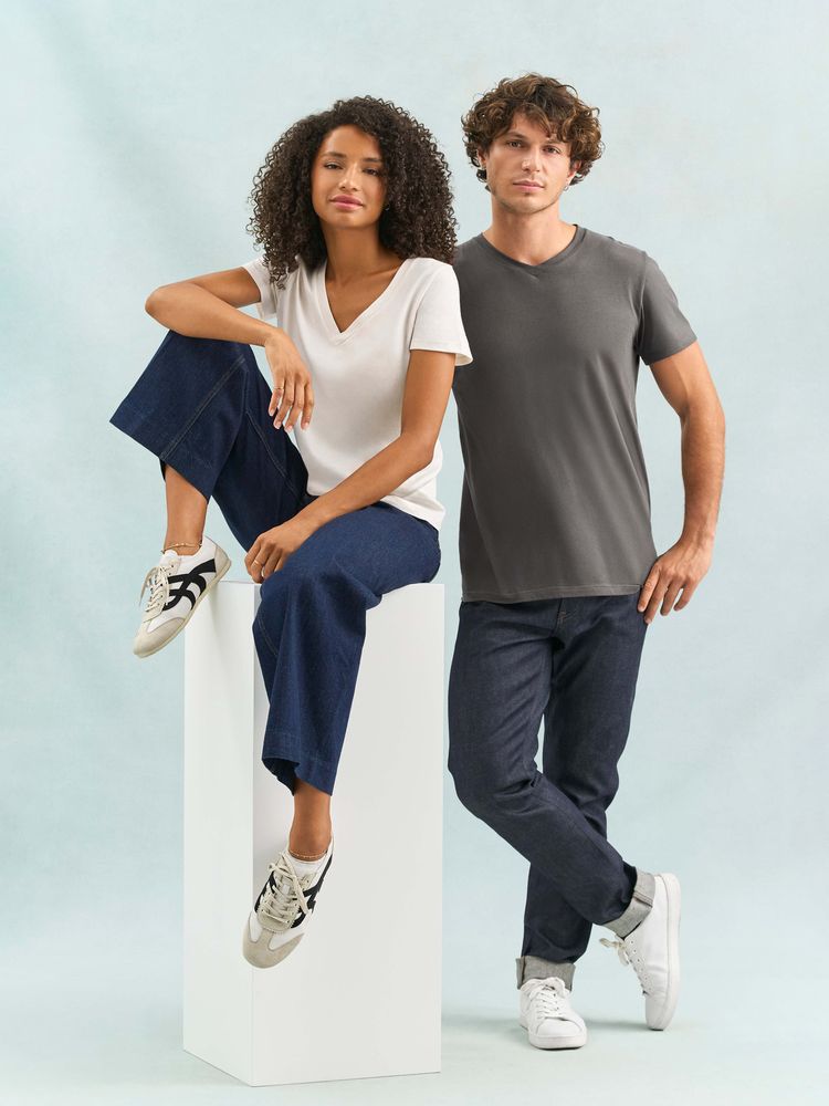 Футболка унисекс Regent с V-образным вырезом, черная — изображение 7