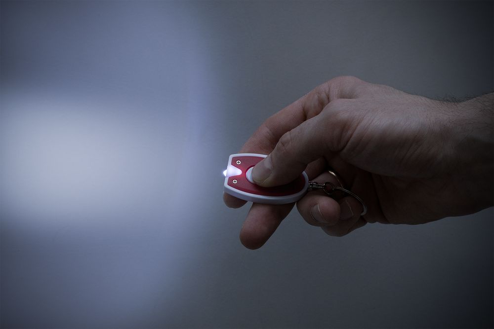 Брелок-фонарик Vivid, ver.2 в пакете, красный с белым — изображение 5